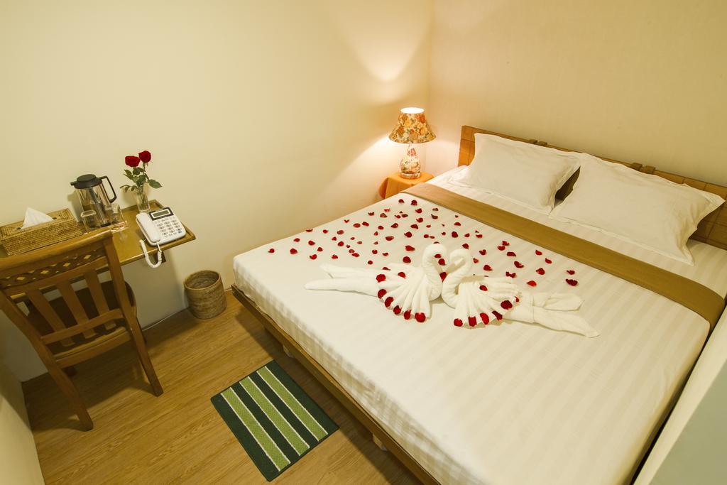 Shwe Htee Guest House Yangon Exterior photo