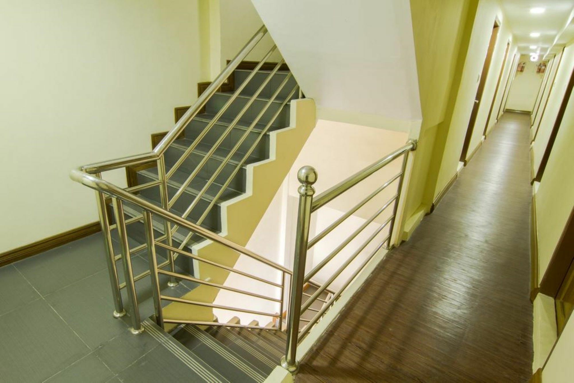 Shwe Htee Guest House Yangon Exterior photo