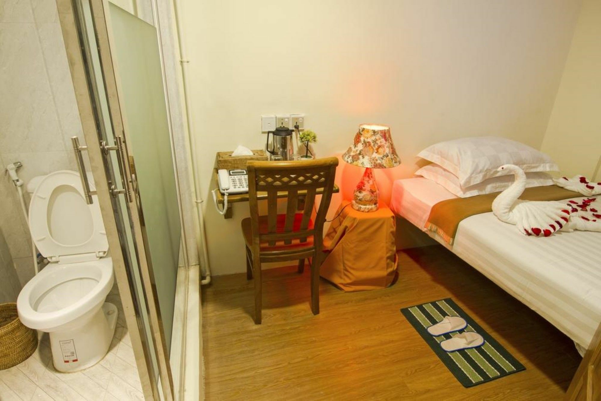 Shwe Htee Guest House Yangon Exterior photo