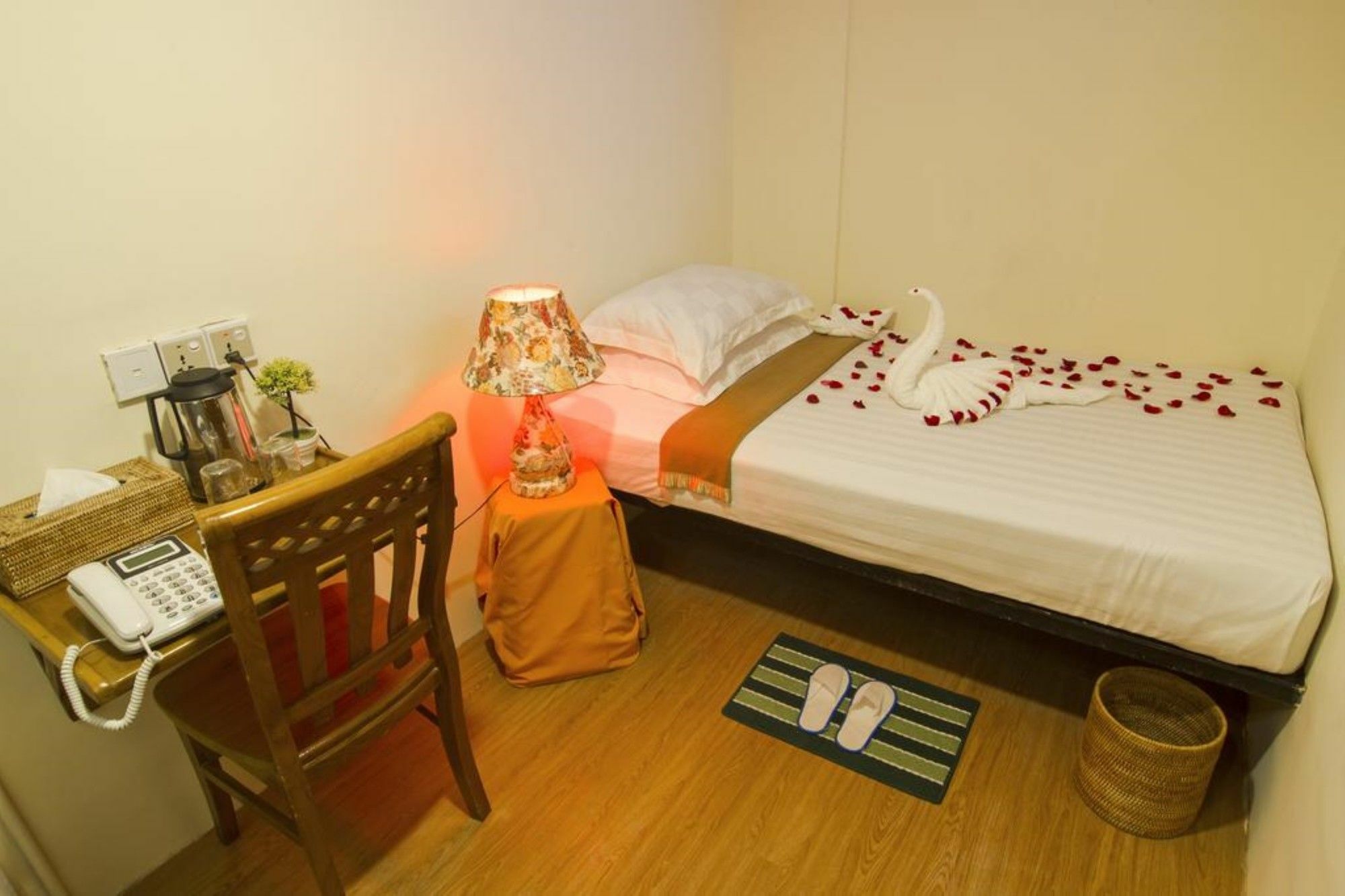 Shwe Htee Guest House Yangon Exterior photo